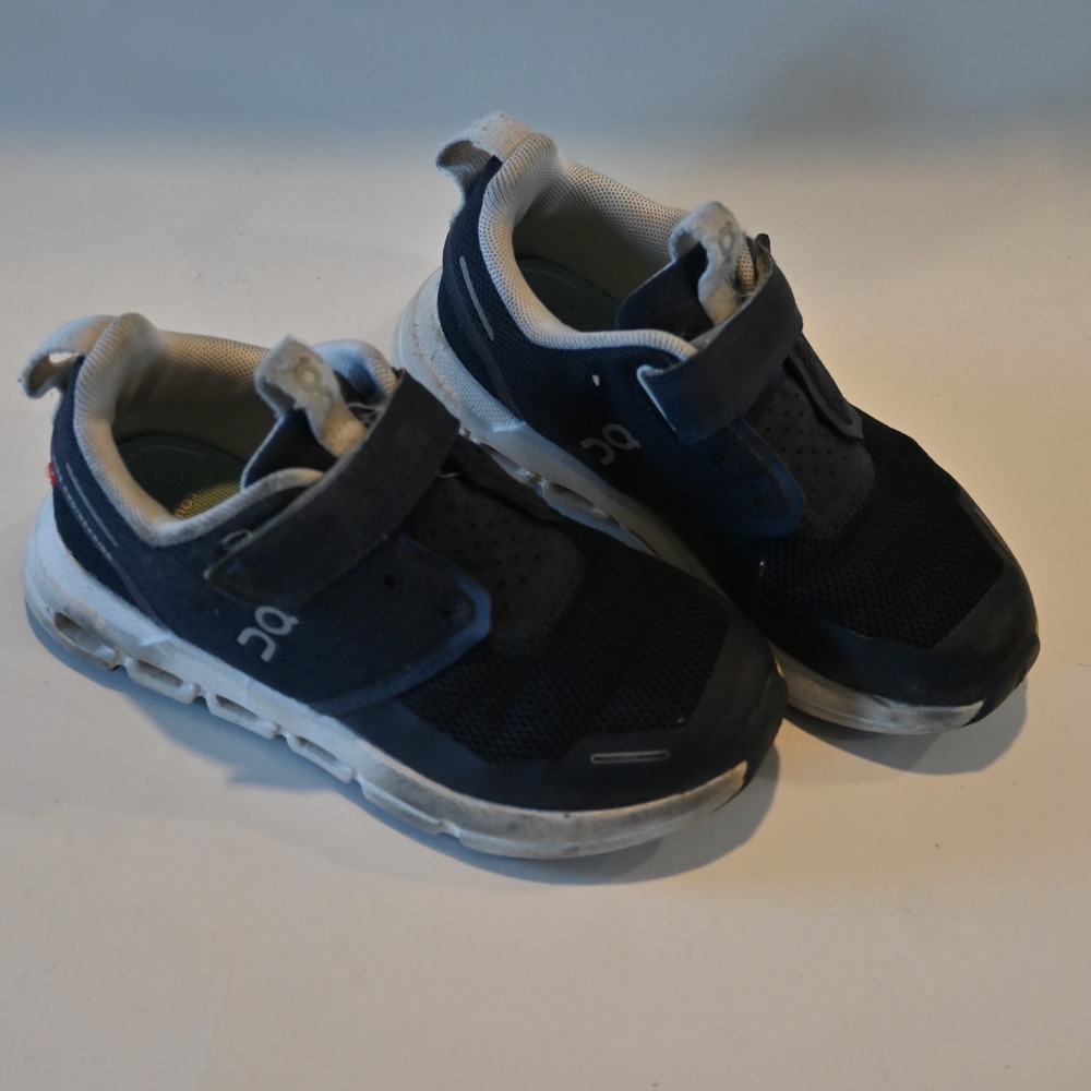 On Cloud Play PS Sneakers Little Kids Boys Navy Blue White Missing Lace Size K11